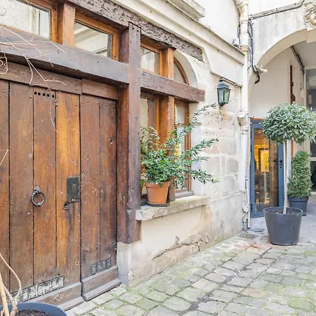 Apartment Akipik Paris